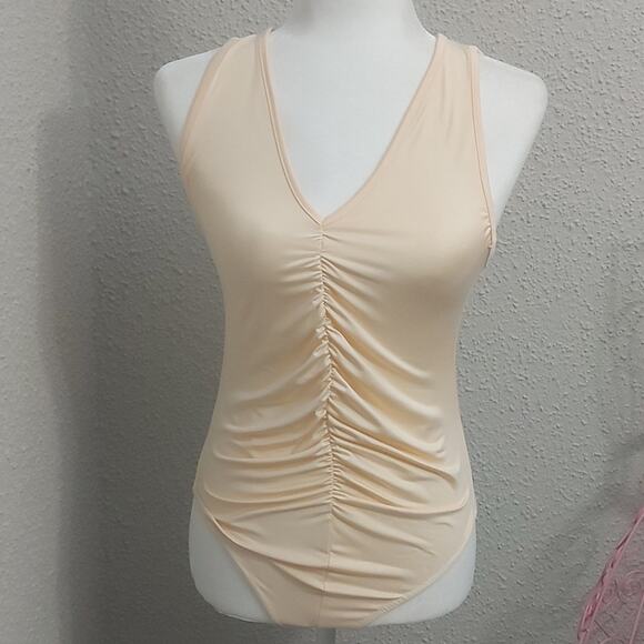 PrettyLittleThing Ruched Front V-Neck Bodysuit 8 Cream/Peach Casual Minimalist - Picture 1 of 5